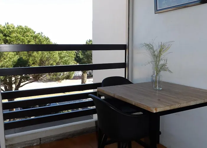 Au Centre De St Cyp *